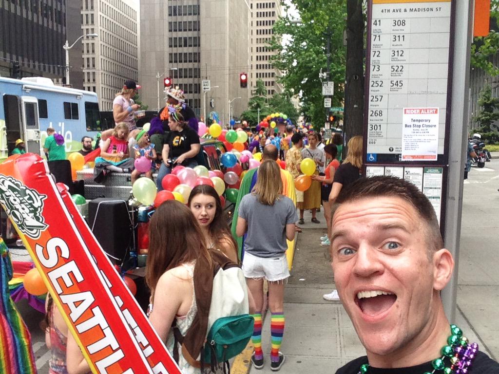SteveTVNews's tweet photo. Ladies and gentlemen... We finally see movement!!! WOO!!! #SeattlePride #seattlepride2015 #SeattlePrideParade http://t.co/HIrv8cOQvg