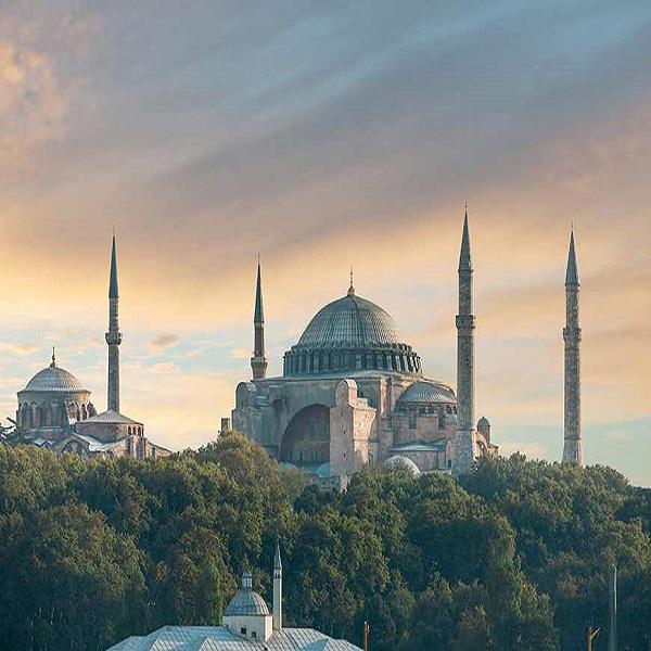 ManeaTravel's tweet photo. آيا صوفيا ربما أهم معالم إسطنبول السياحية والتاريخية على الإطلاق http://t.co/0wS9C5fh4W