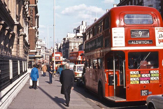 HistoryInPics's tweet photo. London in 1975. Photograph by David Rostance. http://t.co/qhiufsGFdT