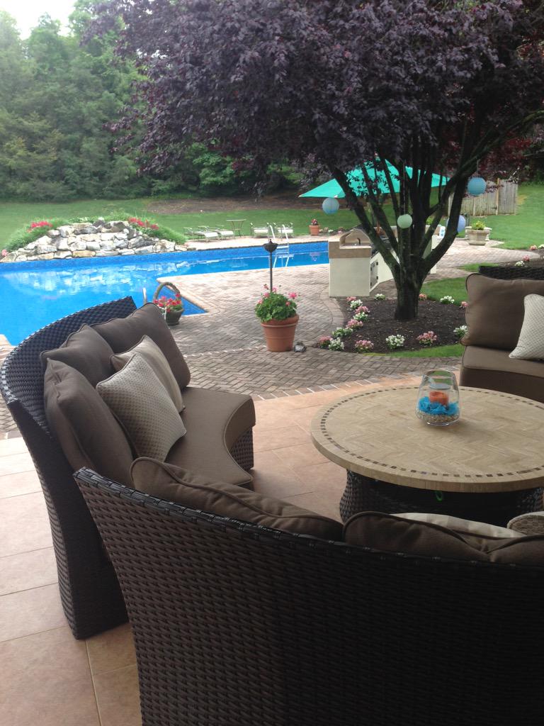 DebbieLettieri1's tweet photo. An entertainers dream backyard http://t.co/MNx0RabVTw