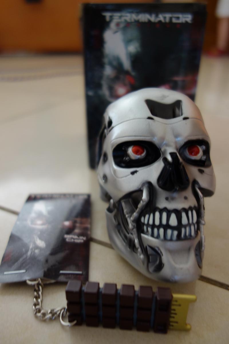 zast57's tweet image. My Loot Crate june 2015 @lootcrate   #geek #TerminatorGenisys #boxgeek paradoxetemporel.fr/6607-reception… via @zast57