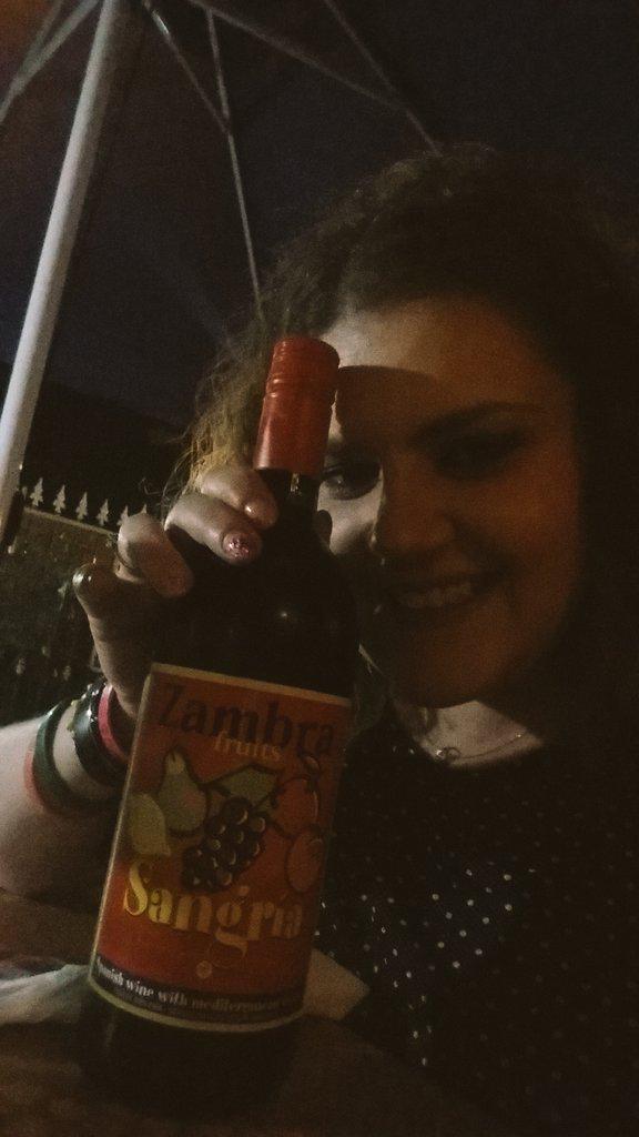 DelRaffaella481's tweet photo. @drink @love @me @bar @sangria @ Friend http://t.co/wzzJGCsdip