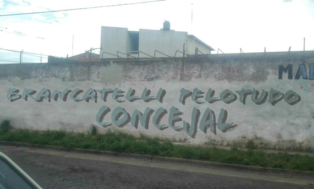 carlitatop's tweet photo. @yanilatorre Pintada en Castelar  #fotoMarginal http://t.co/Isg7uunVOR