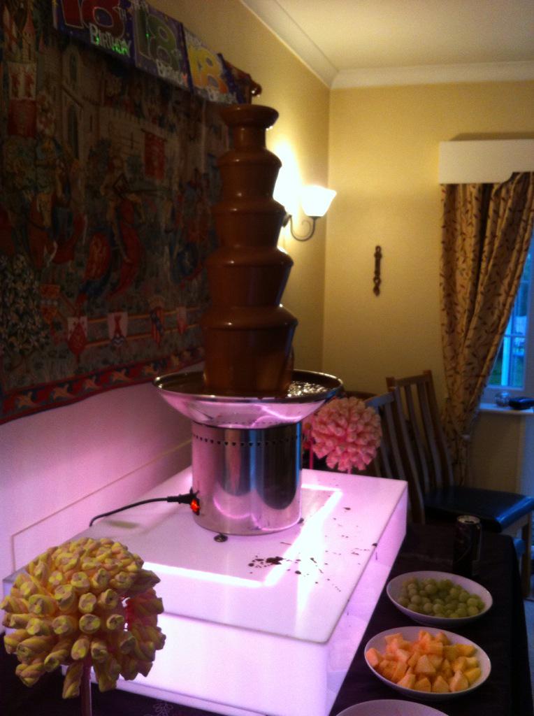 CandySolihull's tweet image. Congratulations to Gemma on your 18th. So please you all loved the chocolate fountain #chocolatefountain