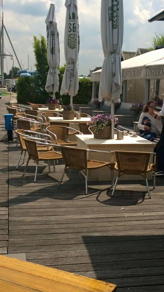 Eindelijk zomer in Nld. Geniet ervan in het vernieuwde loungegedeelte op ons terras. #tijsterman #nieuwkoop