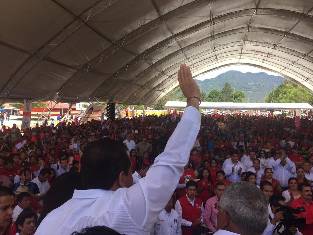 EvielPM's tweet photo. En San Cristóbal de las Casas recibimos al Presidente @CCQ_PRI, hacemos equipo por #Chiapas. #RojosDeCorazón http://t.co/6P0NkcZPYv