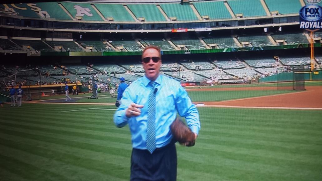 TheRealUncleHud's tweet photo. I love it when they let me out on the field! I think I could still play the field in the majors! #Royals #SunBalls http://t.co/gDZw0E5ZmR