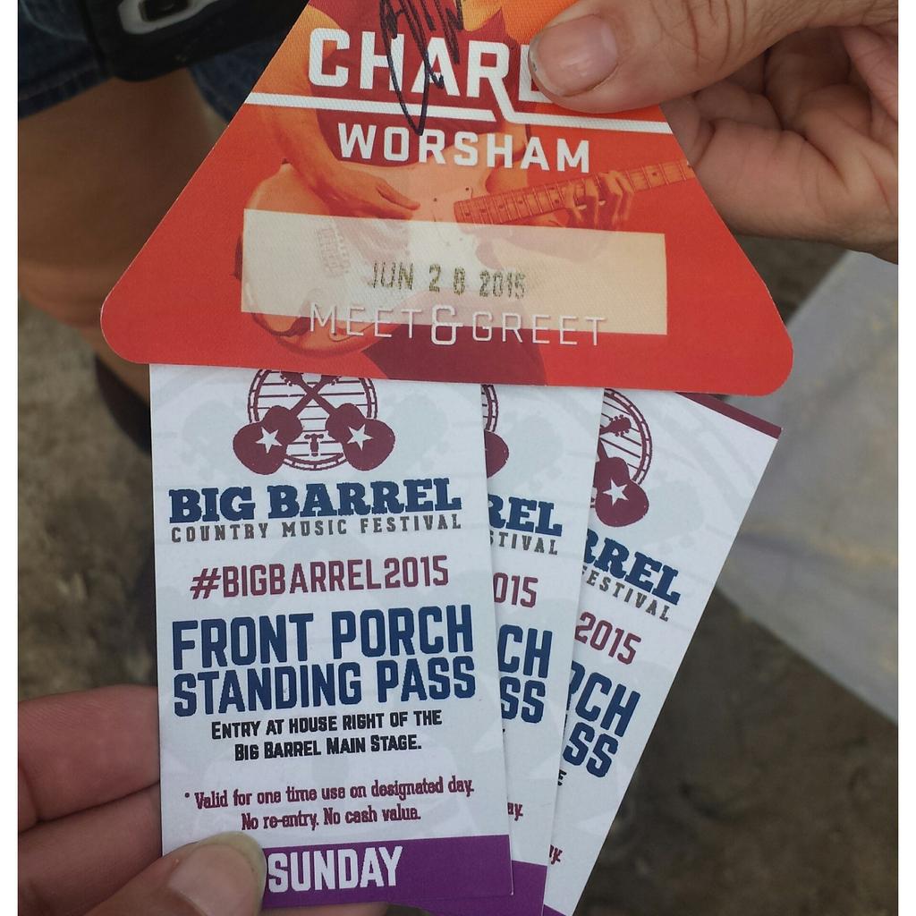 sahm2twoJM's tweet photo. Meet &amp; greet with @charlieworsham and front porch pit upgrade! Best day of #bigbarrel2015 http://t.co/LSx4aGVqQH