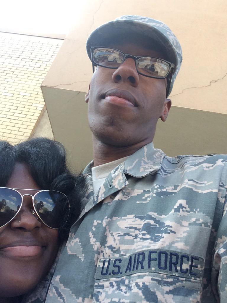 _jrose26's tweet photo. A man in uniform 😋😞 http://t.co/RxTAUr10Ny