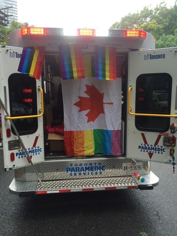TPAnews's tweet photo. @TPAnews @TorontoMedics That ambulance is full of #Pride ! #PrideTO2015 #PrideTO #Pride2015 http://t.co/WU7RDHtPpp