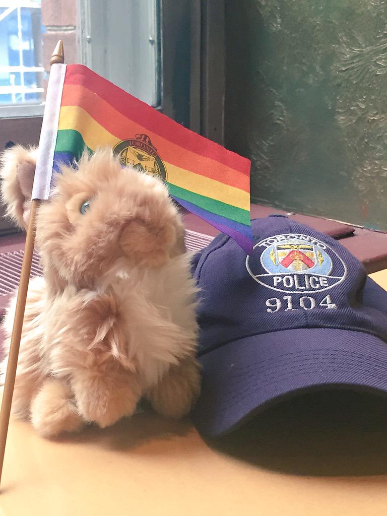 AlexLiComms's tweet photo. HAPPENING NOW | #PrideTO #PrideTO2015 #HappyPride @PrideToronto @TorontoPolice #LoveWins http://t.co/wcwevsKS7I