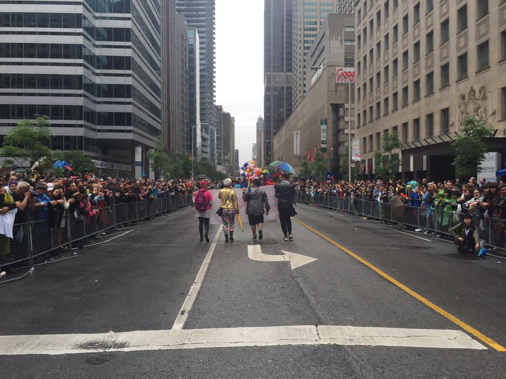 AlexLiComms's tweet photo. HAPPENING NOW | #PrideTO #PrideTO2015 #HappyPride @PrideToronto @TorontoPolice #LoveWins http://t.co/wcwevsKS7I