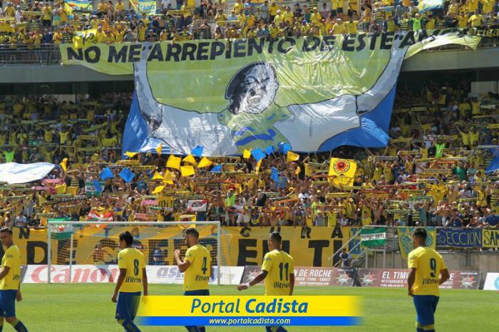 OpinoAlbiazul's tweet photo. Ikurriñak beti badago @BA1982Oficial -en armailetan. @Ikurrinak http://t.co/4kSsAA0i85