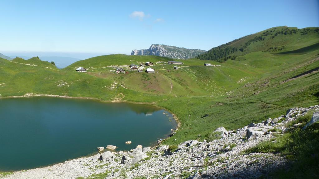 montagnesannecy's tweet photo. #trail Aiguille #Verte, en boucle par le lac de #Lessy et les chalets de #Mayse http://t.co/icWc2sHk5v @mongrandbo http://t.co/17rtGMB0DU