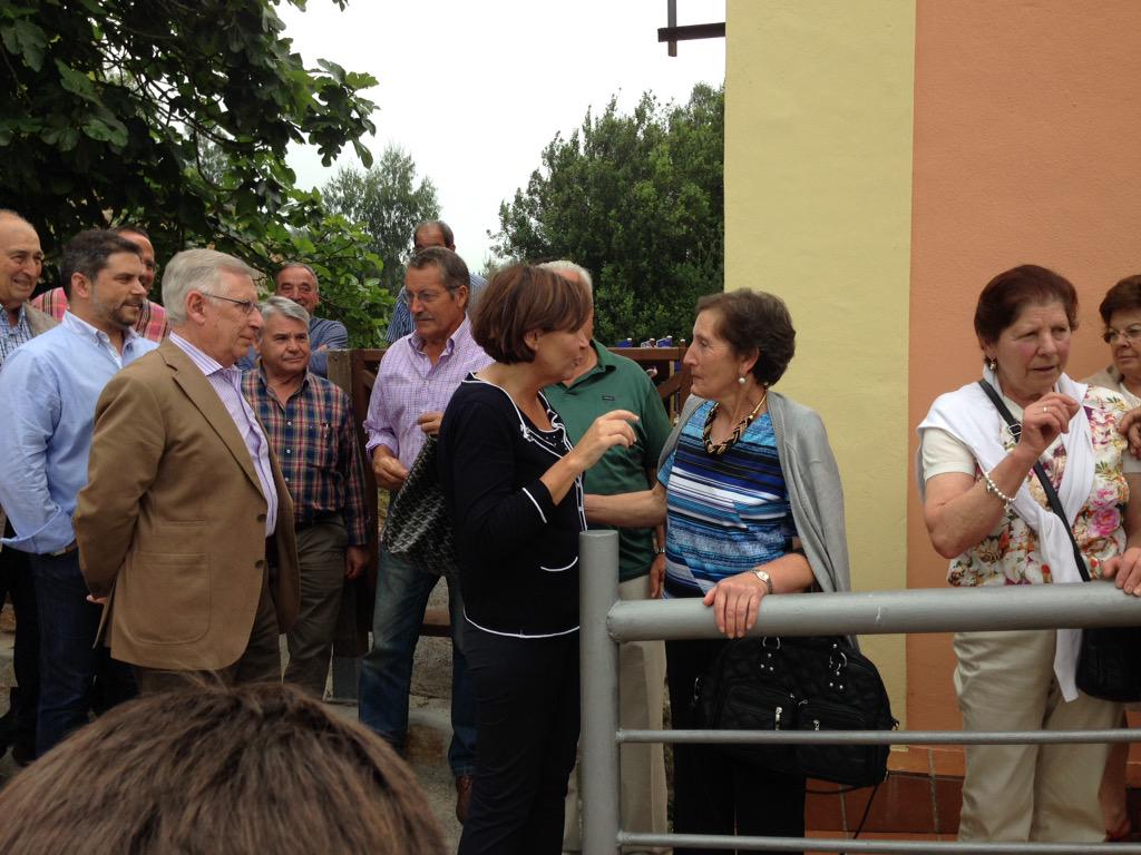 CarmenMoriyon's tweet photo. Hoy estuve los vecinos de #Ruedes celebrando las fiestas de San Lázaro http://t.co/madi0RgTUq