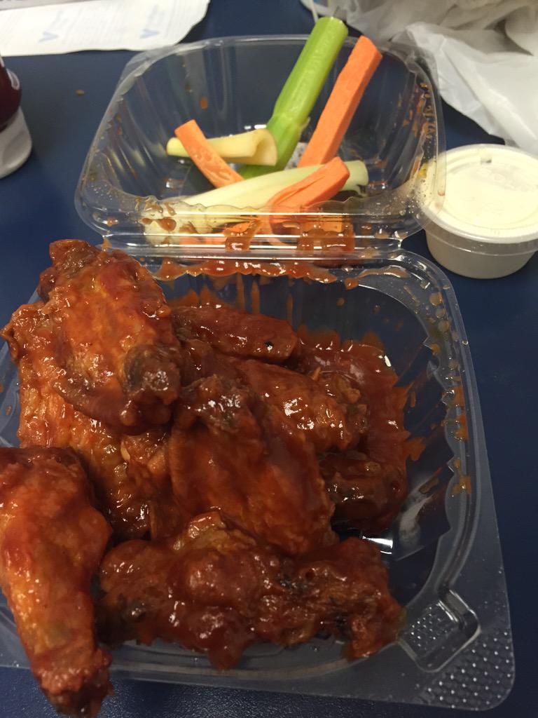 RaesRubies's tweet photo. I'm in luh 😢💞 #wingwagon http://t.co/DljdegQXlg