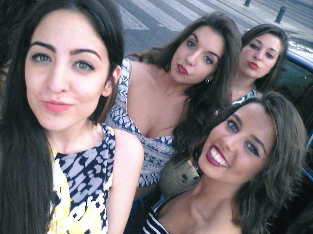 TriianaRamirez's tweet photo. Inmejorable celebracion de mis 19 con las mias!! Os super quierooo!! 😍😍💖💞 http://t.co/DbmkuFF9WJ