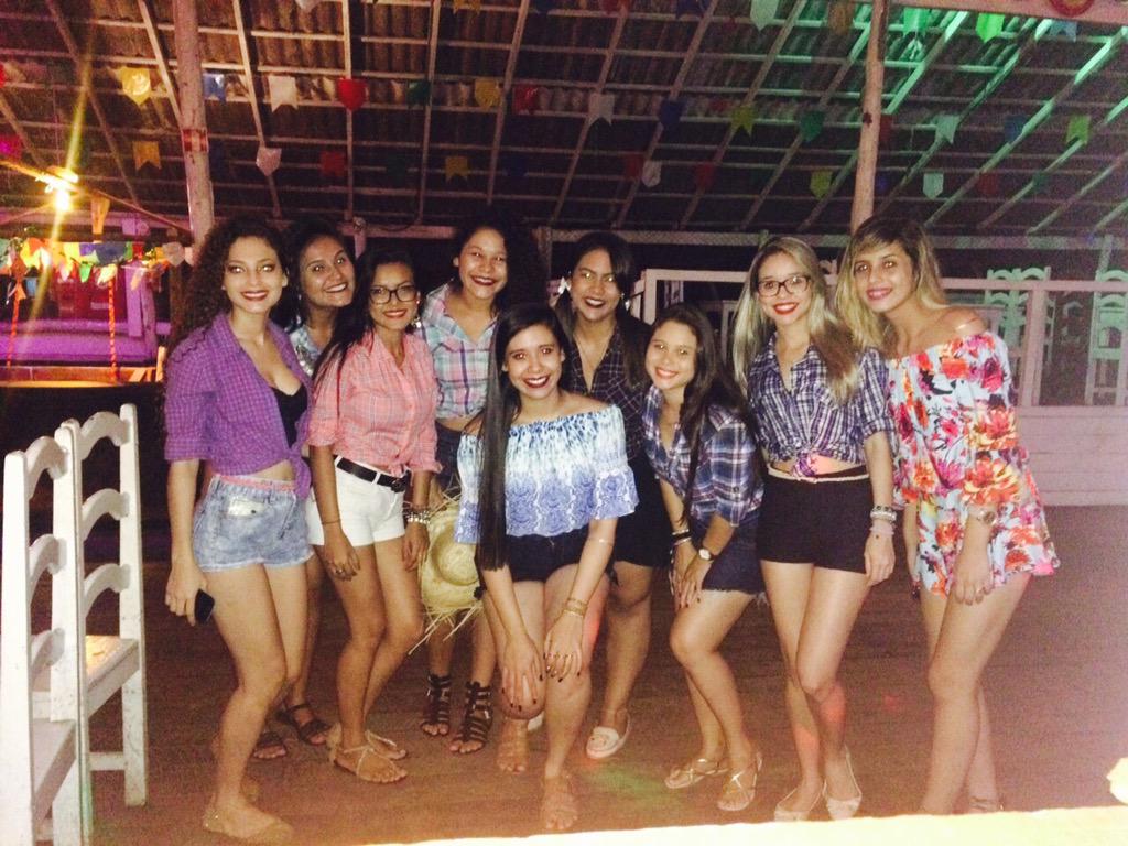 yasminrodrigs's tweet photo. Muita 🌊!! hahahha #cadeacaipirinha #taporre #cadeobatom #VaiSafadao #boradancar #eguadogato #epico http://t.co/I2kBmTauOY