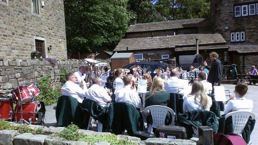 GreenfieldBand1's tweet photo. Great concert in the sun outside the @WhiteLionDelph this afternoon http://t.co/B1CPMQg4PI