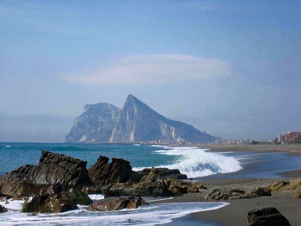 moniro1994's tweet photo. Porque no te cambiaría por nada, porque eres bonita tal y como eres... #LaLíneaHaDichoBasta http://t.co/cljzmyFX5K