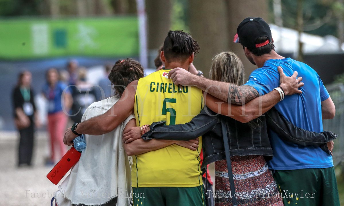PironXavier's tweet photo. Never a rest @TheBigDog_5 @Kookaburras #HWL2015 @HockeyAustralia http://t.co/vgP7oK8aQH