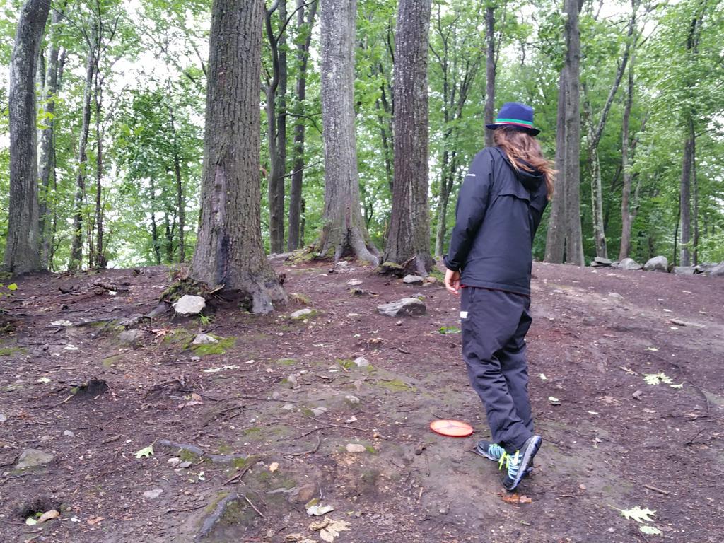 PDGA's tweet photo. Barsby has let his hair down. Time to get serious... #MapleHillOpen http://t.co/JZ1NiHk5z6