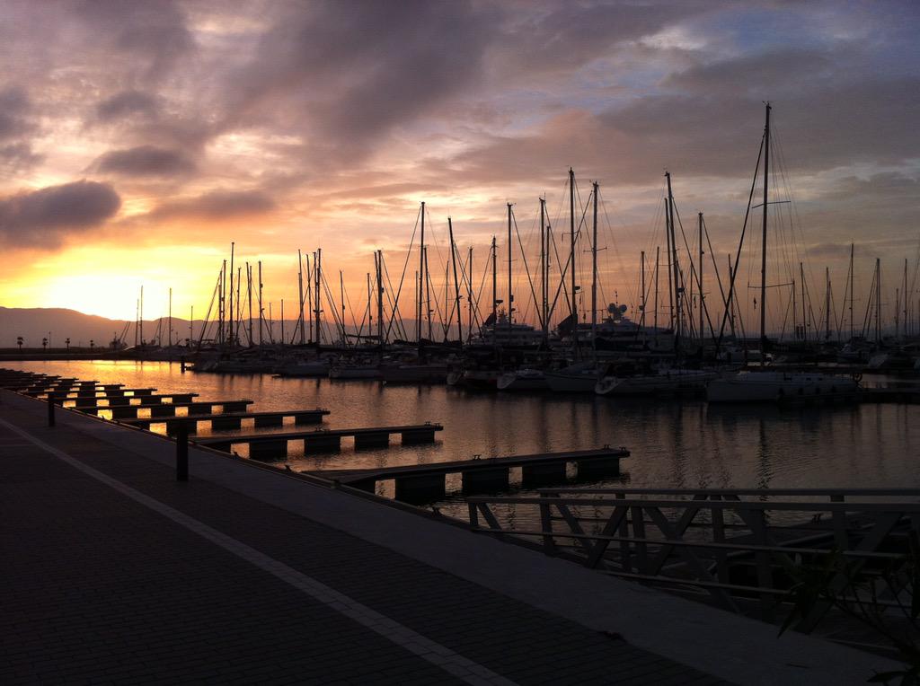dbuenes's tweet photo. Puerto banus?, Marbella?.... LA LÍNEA!!! #lalineahadichobasta http://t.co/ZQMqq2RmAf