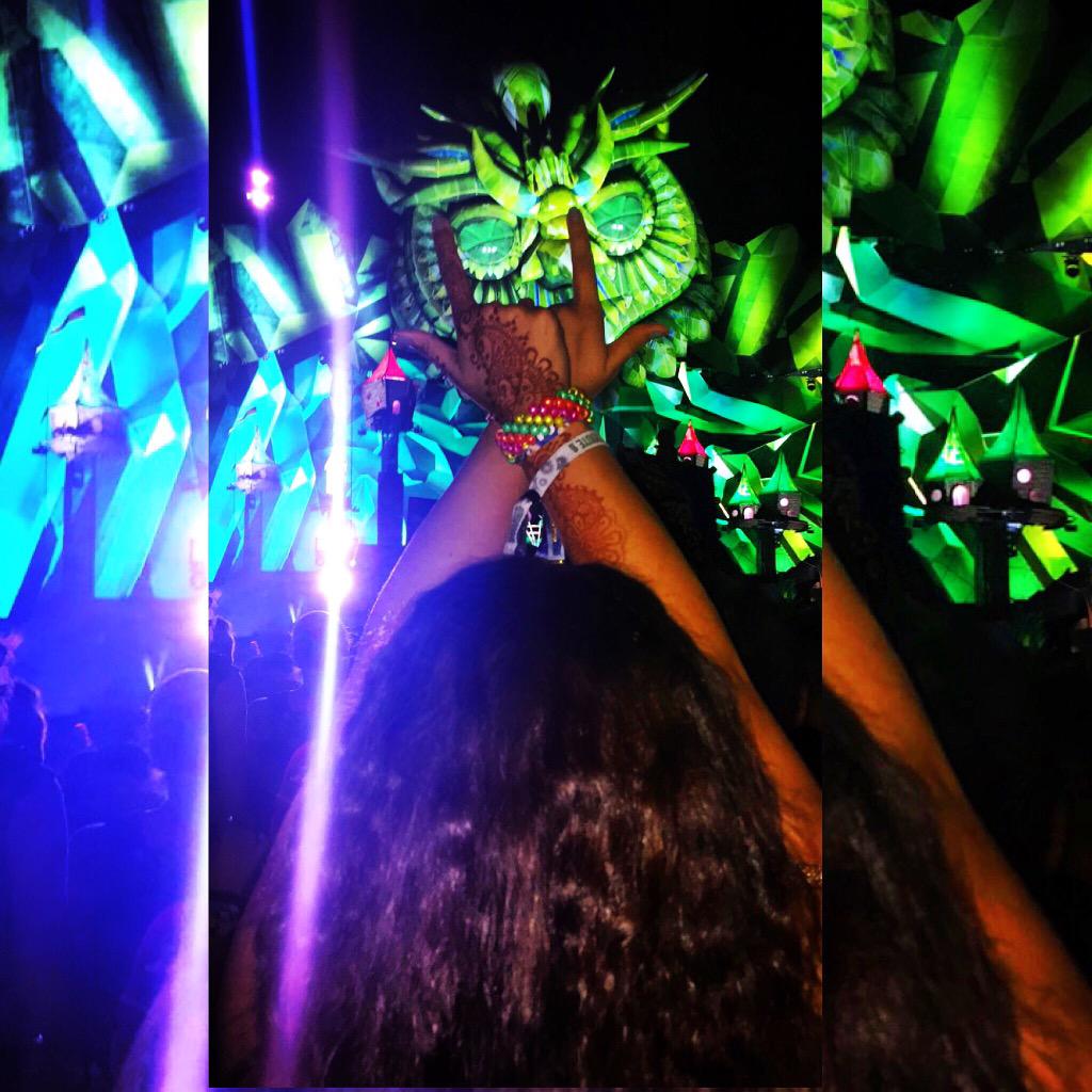 LillyMayDawes's tweet photo. That moment when @LaidbackLuke dropped the beat in EDC! U Had Best Set In EDC Vegas! #MakesMeFeelSomeTypeOfWay http://t.co/IGouZeYInk