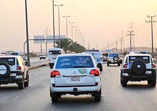 Saudi2society's tweet photo. هيئة الأمر بالمعروف والشرطة
بالرياض وجدة والدمام
يقبضون على ١٢ من
المفطرين في نهار رمضان
من جنسيات متنوعة منها عربية http://t.co/XE8FzCt3cb