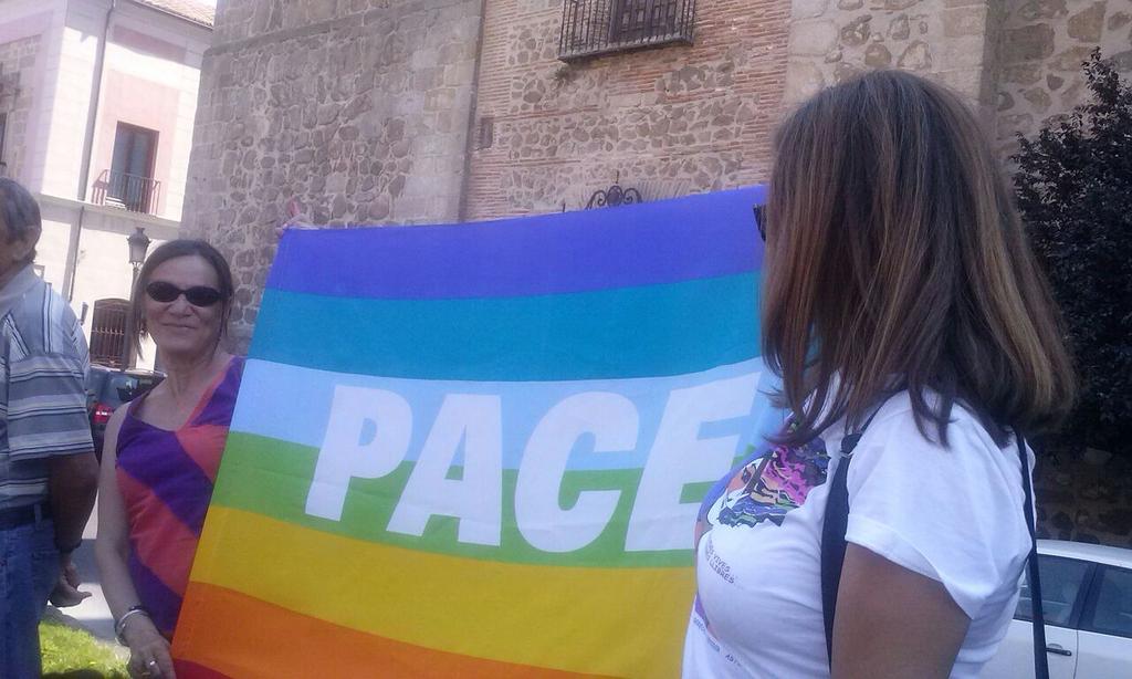ahora_Talavera's tweet photo. #OrgulloLGTB #Orgullo2015 Celebramos el derecho a expresar libremente nuestra sexualidad y nuestras emociones http://t.co/cnP98uxzVJ