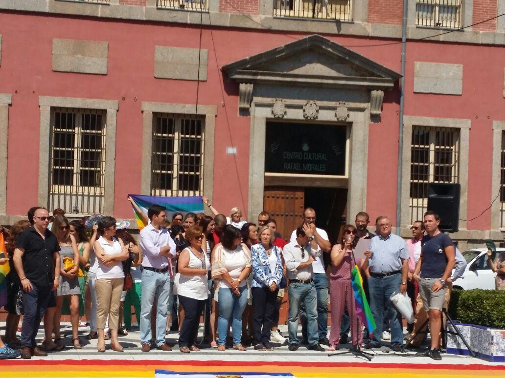 ahora_Talavera's tweet photo. #OrgulloLGTB #Orgullo2015 Celebramos el derecho a expresar libremente nuestra sexualidad y nuestras emociones http://t.co/cnP98uxzVJ