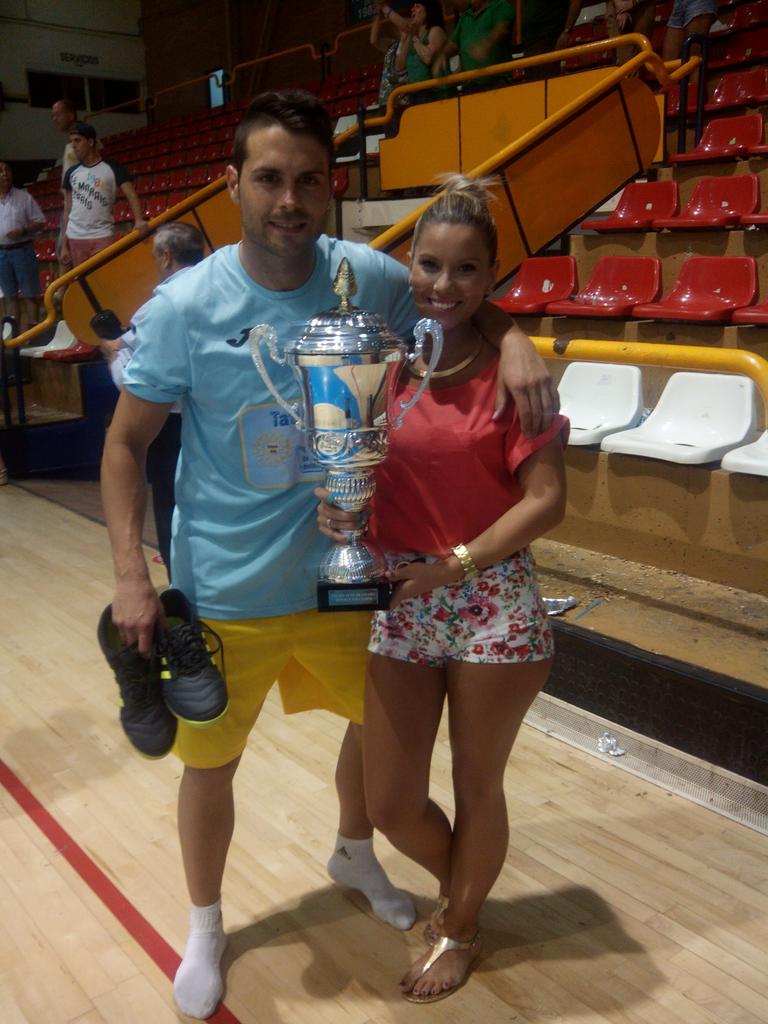 tatiana12sh's tweet photo. Campeones!!!! @TatiDeMar #35h #Losmejores!!! @jcrp12 http://t.co/ujwLUSULRX