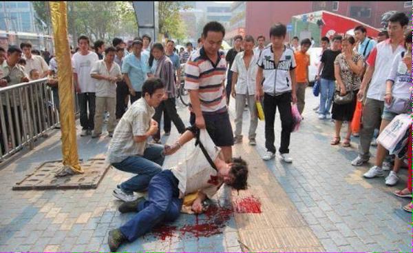 hukuk_haberleri's tweet photo. Bir zulmü engelleyemiyorsanız
en azından onu herkese duyurun. (Hz. Ali)

#StopTerrorisminChina http://t.co/V56eqqBPEc