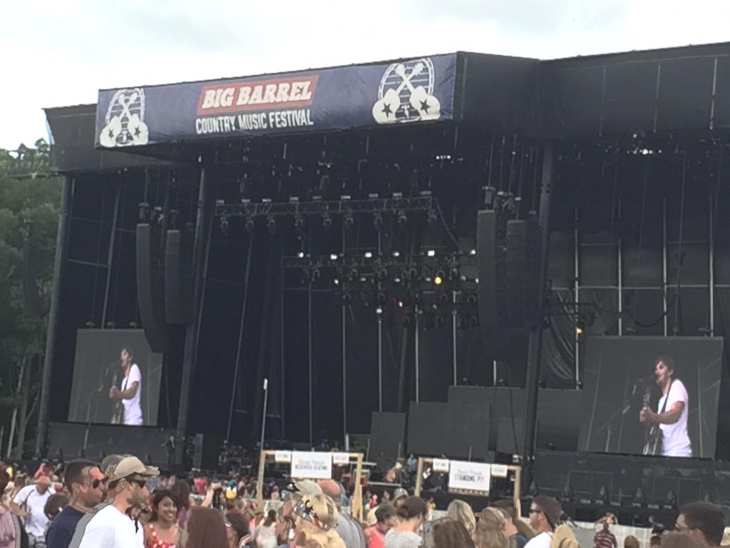 kmdowg's tweet photo. Grow your hair, get a tattoo, quit your job, and go to bonnaroo @charlieworsham http://t.co/fep2q0uk65