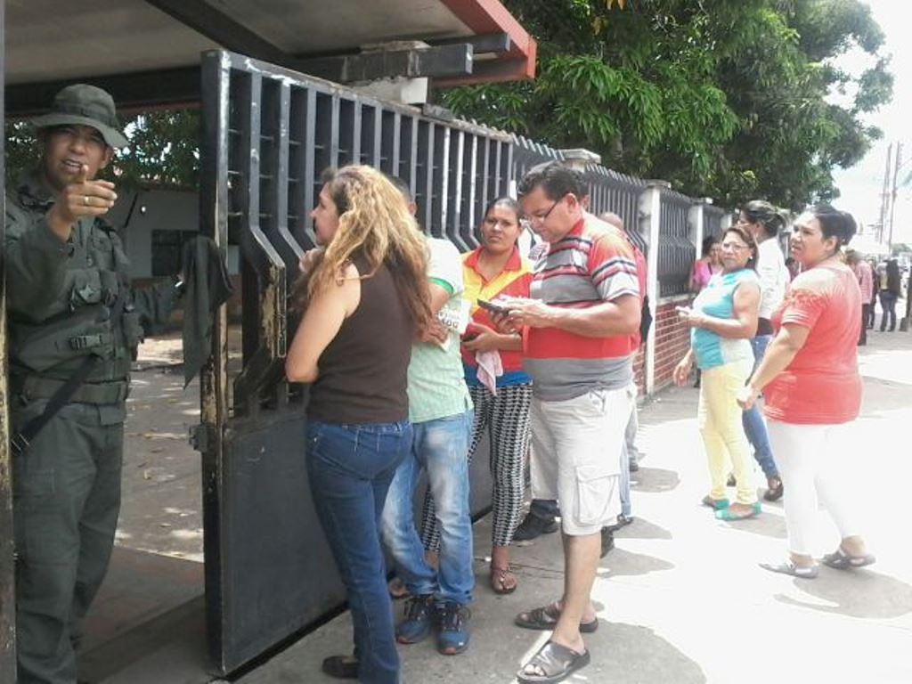 MILENBACA's tweet photo. #PsuvVictoriosomberto Aun colas de votantes en  Monagas @CarmenDeyamira @HectoRodriguez @rodulfohumberto @WillianGil http://t.co/ZdH4HRkAMv