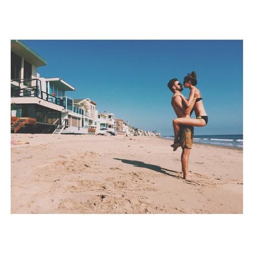 legendaryzelda's tweet photo. #SandiBeachAllDay was fun. Here's a cheesy couple picture we took before it got crowded. @Liam_Linc http://t.co/7aaEmSCcpr
