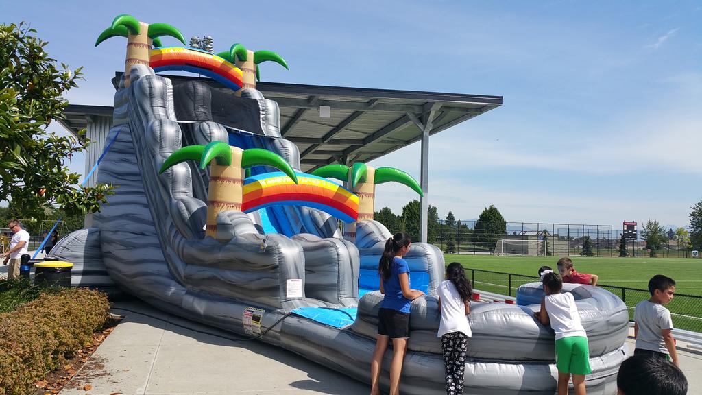 Big_N_Bouncy's tweet photo. #24ftwaterslide at the #bouncepark at the #surreynightmarket tonight and next weekend.bring the #kids for #2muchfun http://t.co/N5GLSlYzjN
