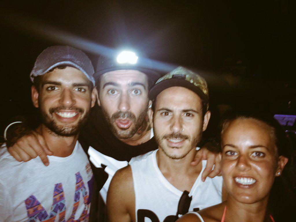 samuelbr94's tweet photo. 0 problemas, siempre smile 😊 @thaibeachclub  @ismael0054 @KikeCP92 @Jose_Turpin @lescastizos http://t.co/uJq9svUzLU
