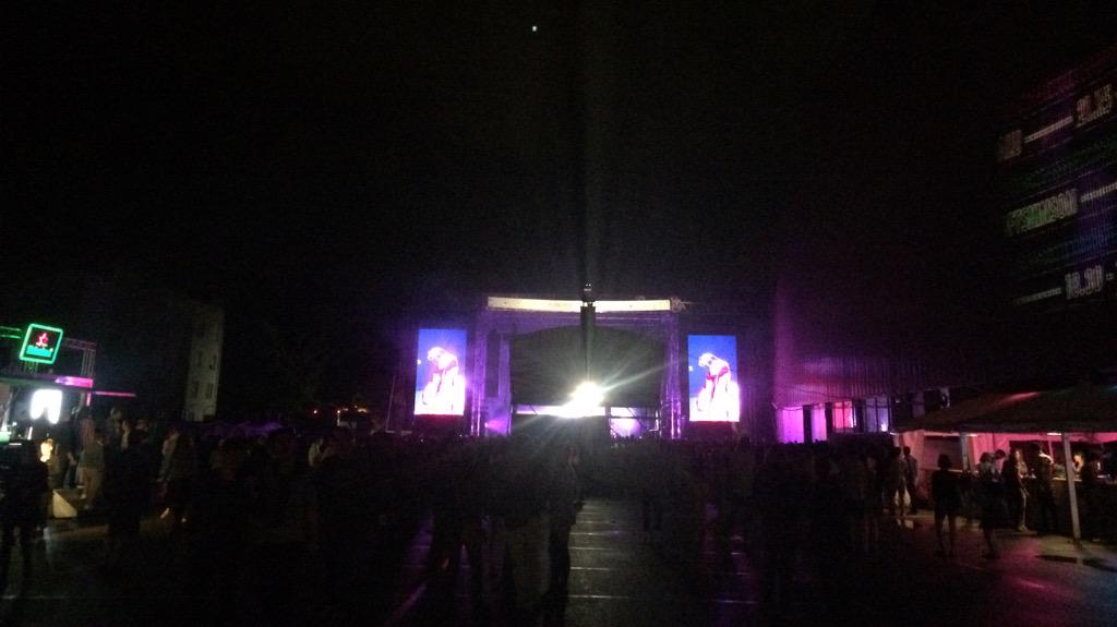 We like your tight sweater dear <a href="/roisinmurphy/">Róisín Murphy</a>! <a href="/FlowFestivalLJ/">Flow Festival LJ</a> #flowlj