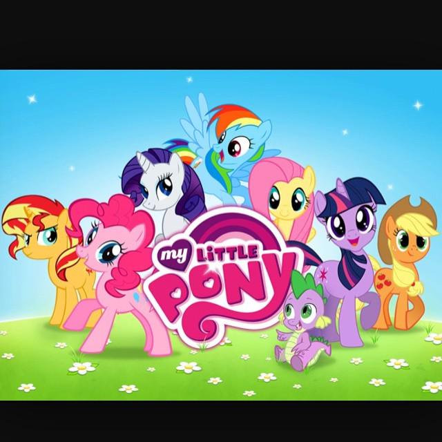 TwiFanClub's tweet photo. #twilightsparkle #appplejack #fluttershy #pinkiepie #rarity #rainbowdash #sunsetshimmer #cute #spike #mylittlepony … http://t.co/FRl9VLEKGh