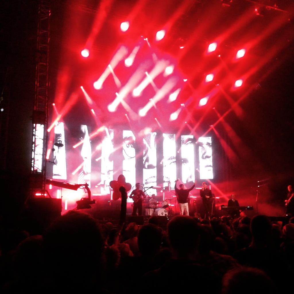 drjackgann's tweet photo. #FFS, it's Fucking Festival Synchronicity. #Glasto2015 #CollaborationsDontWork http://t.co/3xf9SUH3Z0