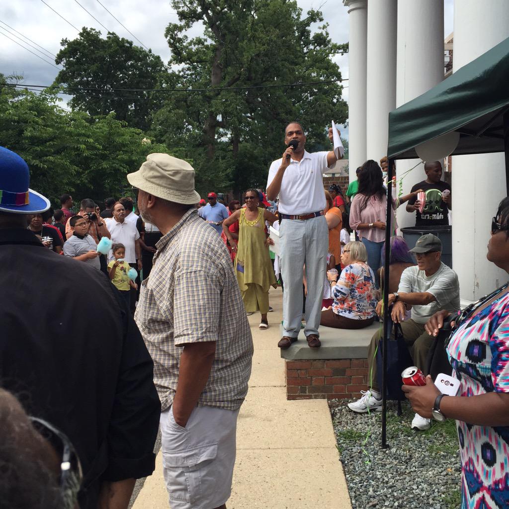 mcwmicdrop's tweet photo. #Ward4FamilyFunDay with @brandonttodd @JacksonCarnes @LaRubyMay http://t.co/cUNrFRUz5d