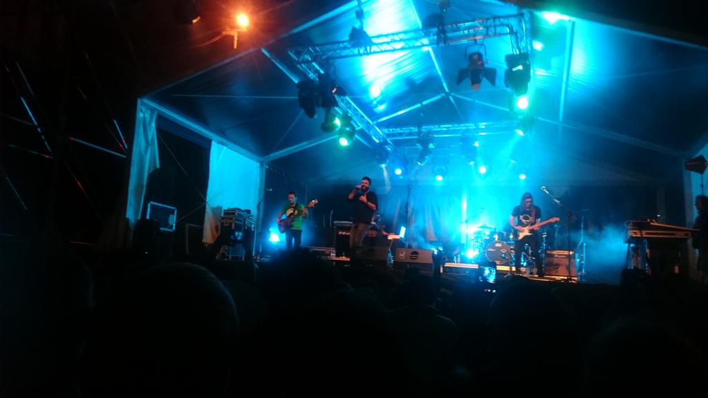 Davidmd89's tweet photo. Desde La Pesga (Extremadura) a Saron ( Cantabria)  viendo al gran @Huecco conciertazo!!! http://t.co/jI1jpQuSf7