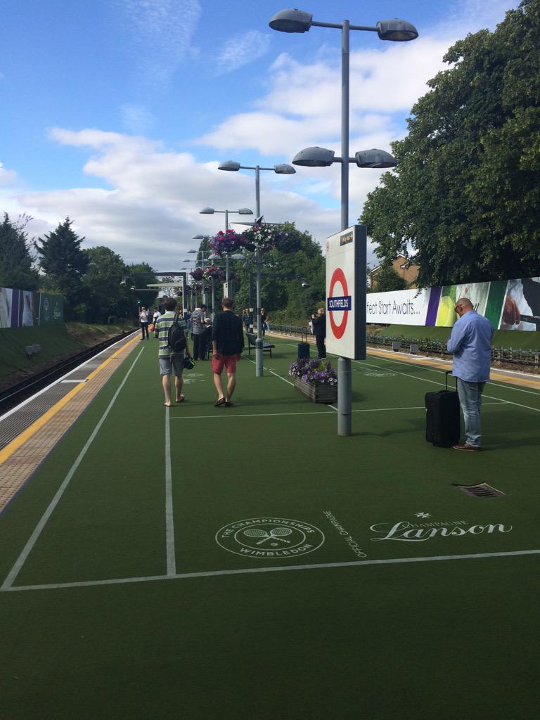 Game of tennis before the tube arrives? #Wimbledon #southfields