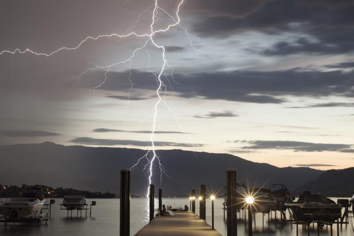 GlobalBC's tweet photo. PHOTOS: Lightning sparks 8 wildfires in south Okanagan. http://t.co/jgjUM3oBEz http://t.co/UAMPmWbvFp