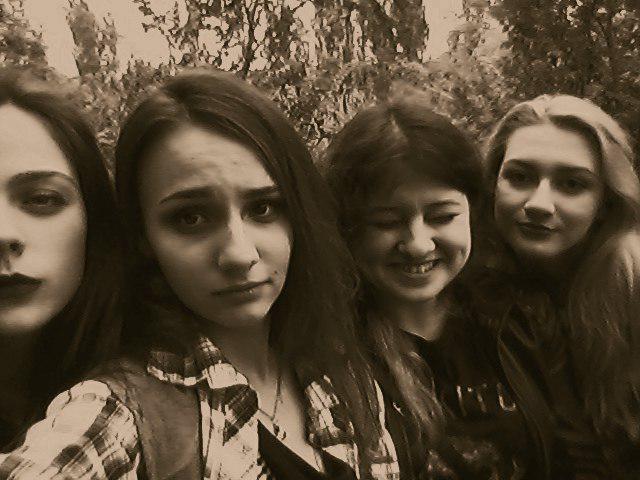 kesh_enn's tweet photo. Сегодня с подругами устроили " день еммо ". Довольно странно, но мне понравилось....... http://t.co/FwDkekceJJ
