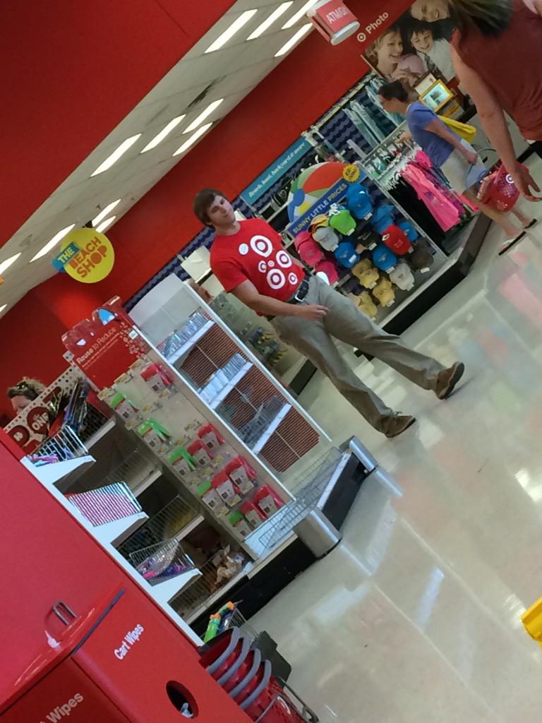 JaydeSaylor's tweet photo. #NewAlexFromTarget #idkhisname http://t.co/1BzMWGLYr5