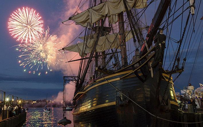 TallShipsPC's tweet photo. Will we see you at 8:00 for the Navy Band performance &amp; the 9:30 fireworks show?! http://t.co/xRP3kkz6QH