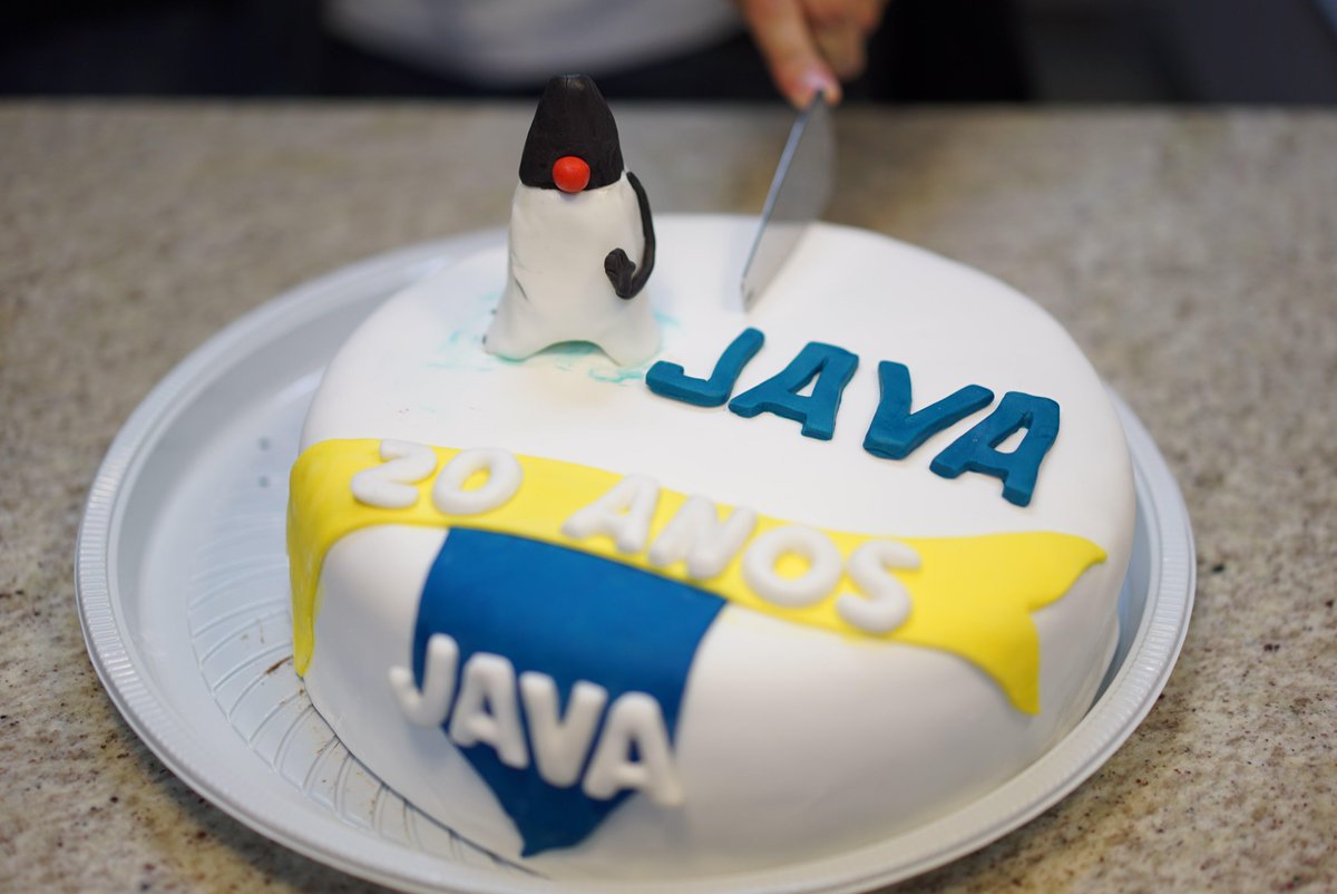 java's tweet image. The #20daysofJava tour is taking its toll on Duke.. he lost an arm in #Goiania! Thanks @gojava next stop #campogrande