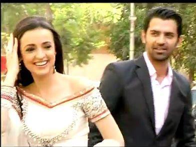 ArnavReyzada's tweet photo. Most beautifoul couple http://t.co/2Y1I7kHFYH